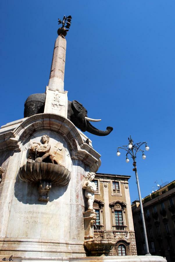 Apartment For 2 In Catania, B&B Le Voci Del Mercato Exterior photo